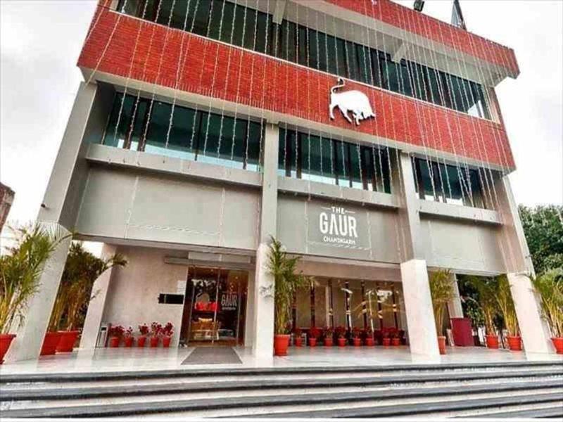 Hotel The Gaur Chandīgarh Exterior foto