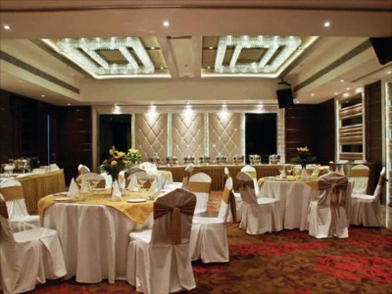 Hotel The Gaur Chandīgarh Exterior foto